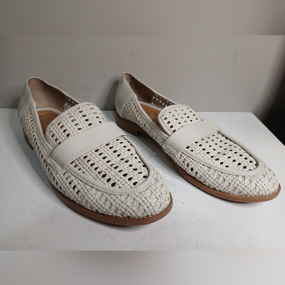 Women's FrancoSarto,weave flats, size 9m, Color off white,
